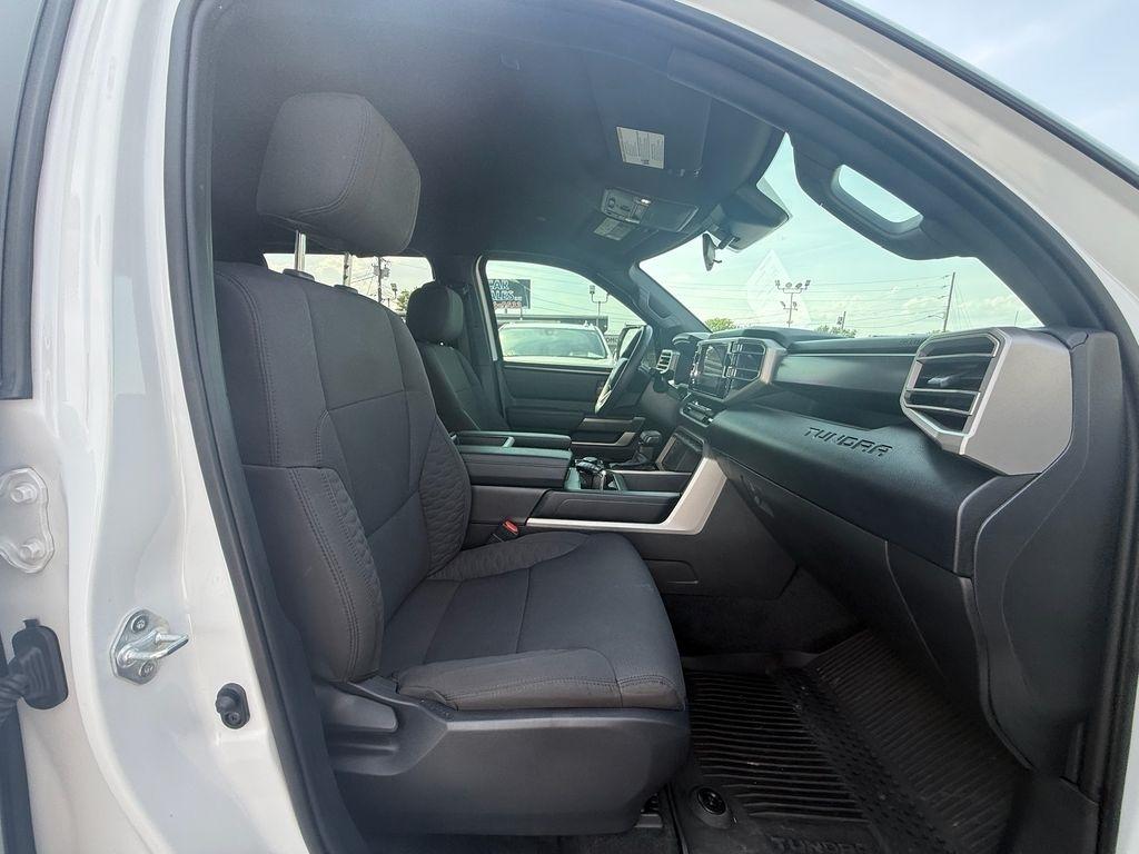 Toyota Tundra SR5 CrewMax 4WD 2026