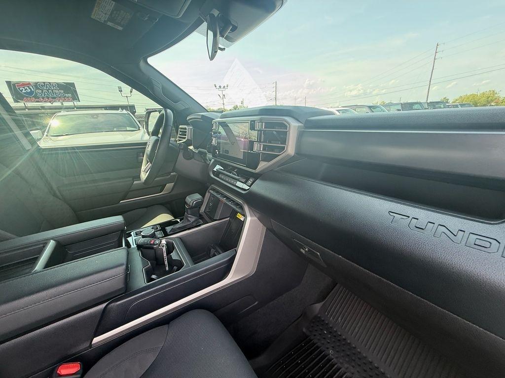 Toyota Tundra SR5 CrewMax 4WD 2026