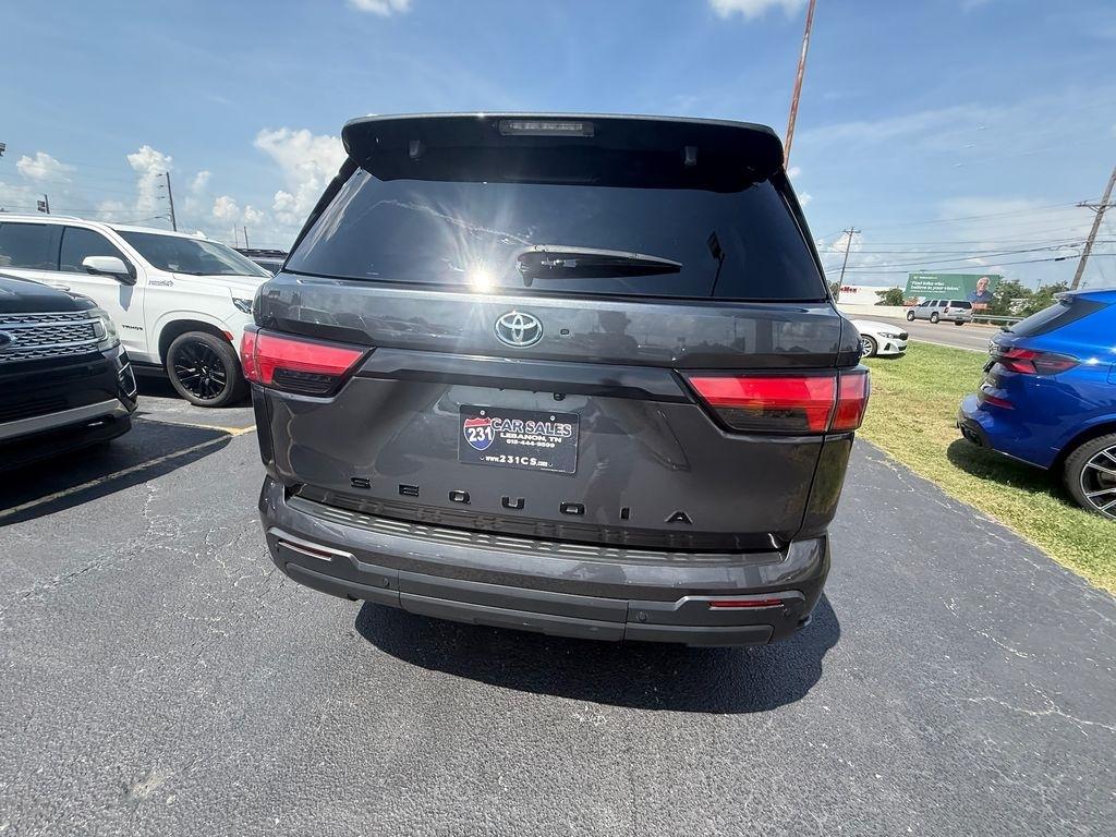 Toyota Sequoia SR5 5.7L 4WD 2023