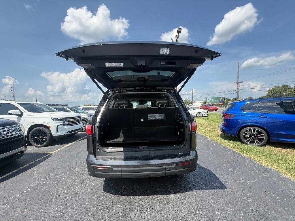 Toyota Sequoia SR5 5.7L 4WD 2023