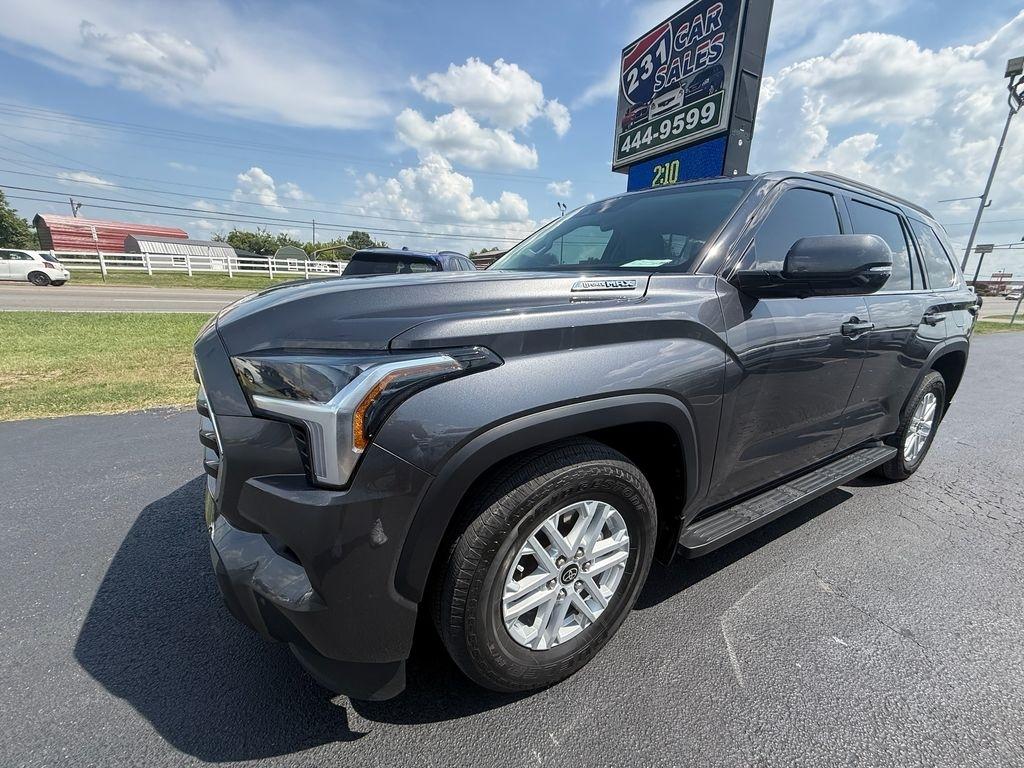 Toyota Sequoia SR5 5.7L 4WD 2023
