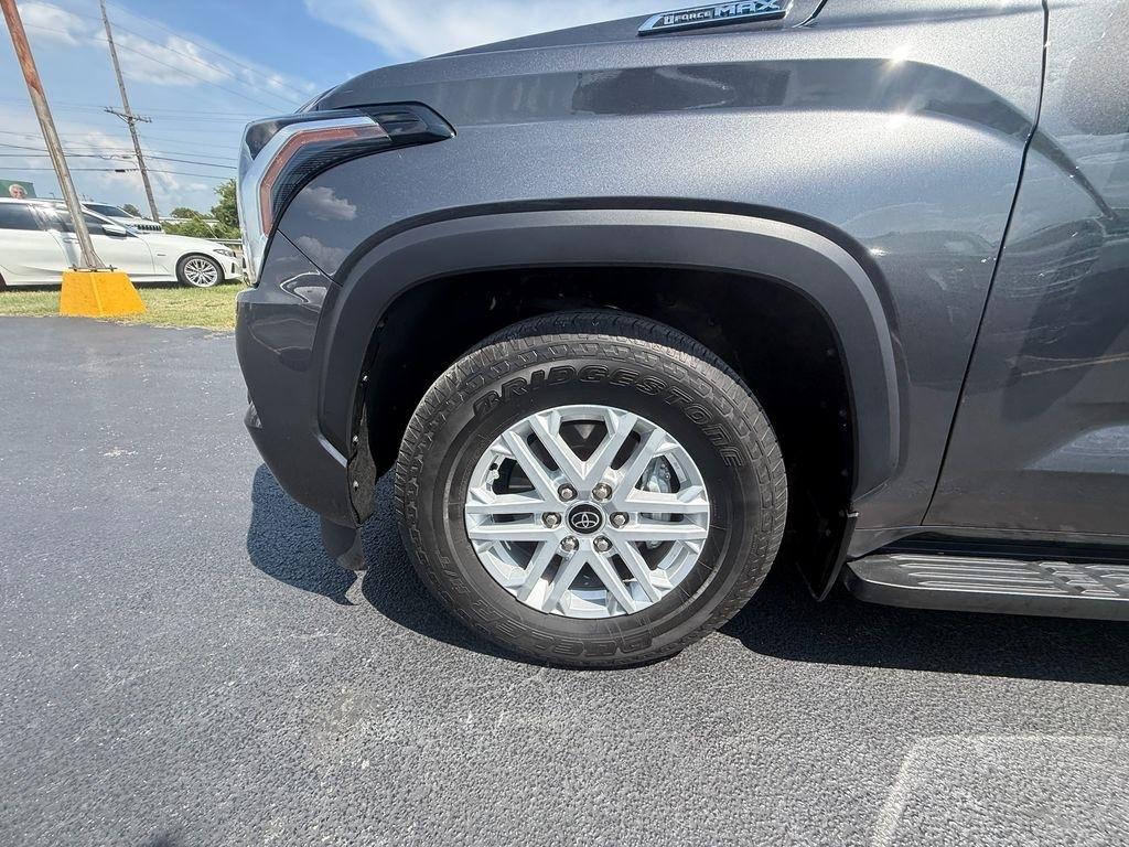 Toyota Sequoia SR5 5.7L 4WD 2023