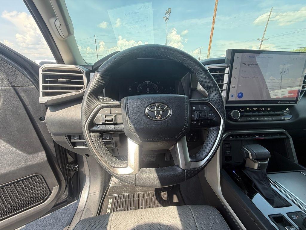 Toyota Sequoia SR5 5.7L 4WD 2023