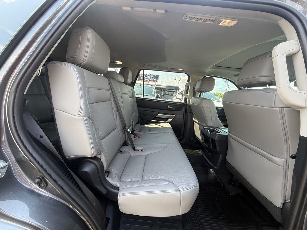 Toyota Sequoia SR5 5.7L 4WD 2023
