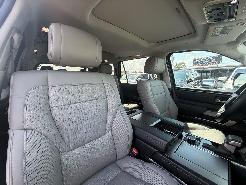 Toyota Sequoia SR5 5.7L 4WD 2023