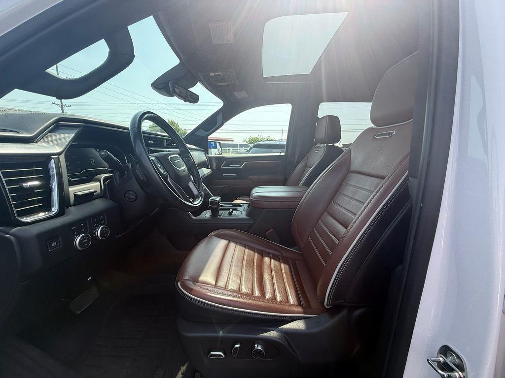 GMC Sierra 1500 Denali Ultimate Crew Cab 4WD 2023