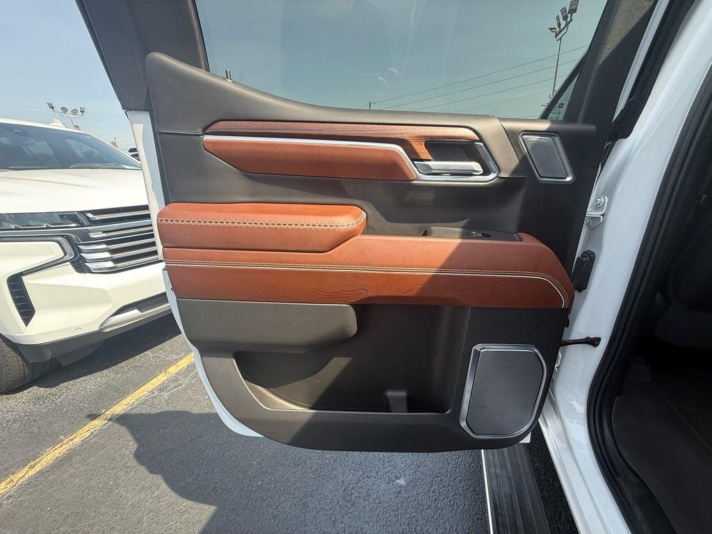 GMC Sierra 1500 Denali Ultimate Crew Cab 4WD 2023