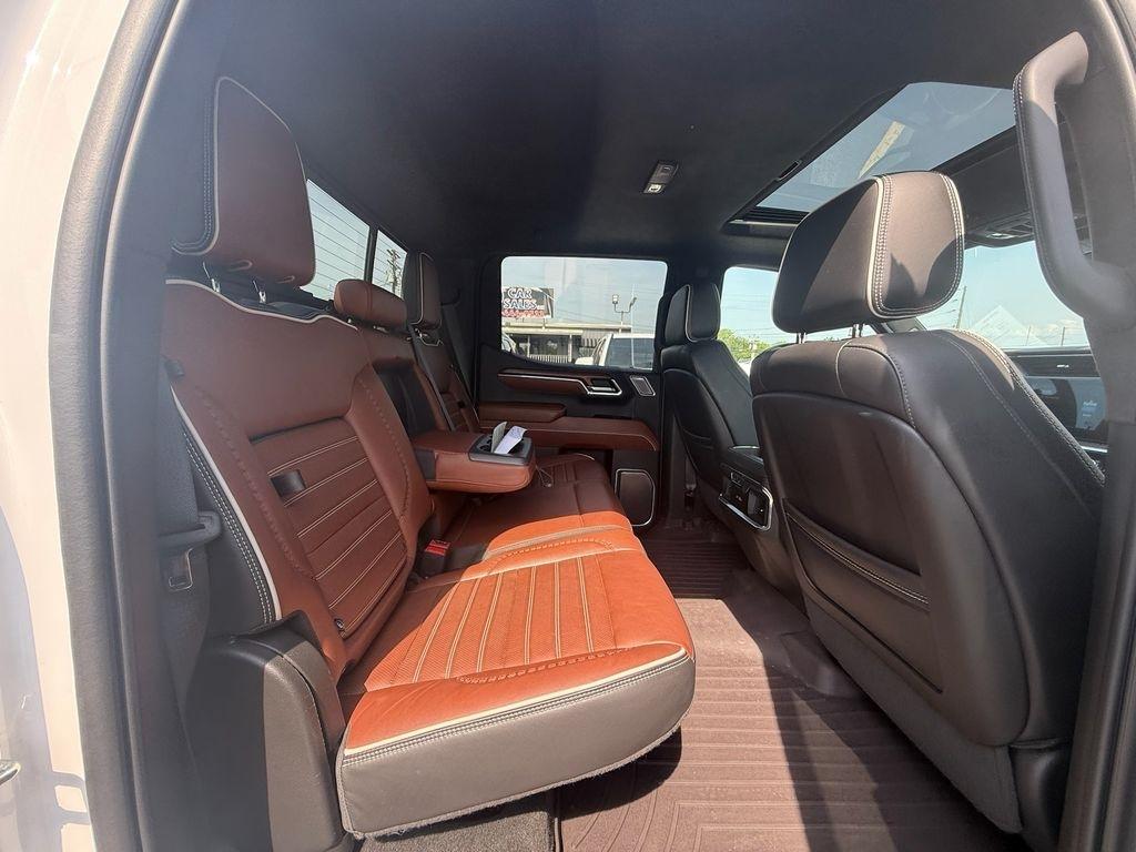 GMC Sierra 1500 Denali Ultimate Crew Cab 4WD 2023