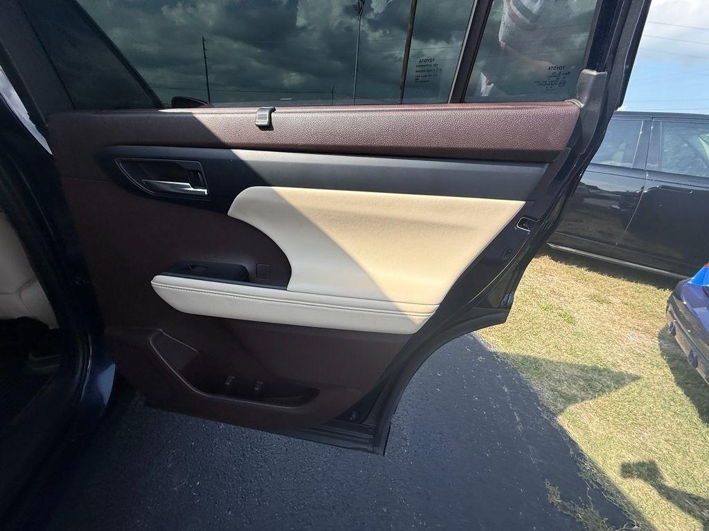 Toyota Highlander Hybrid XLE AWD 2020
