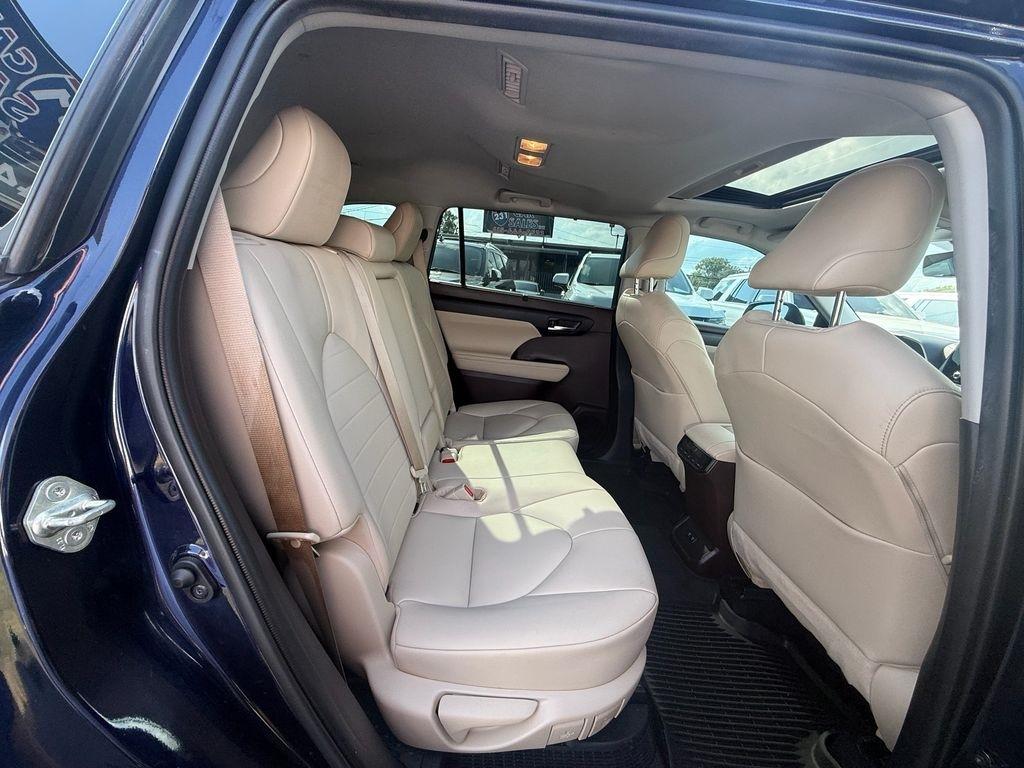 Toyota Highlander Hybrid XLE AWD 2020