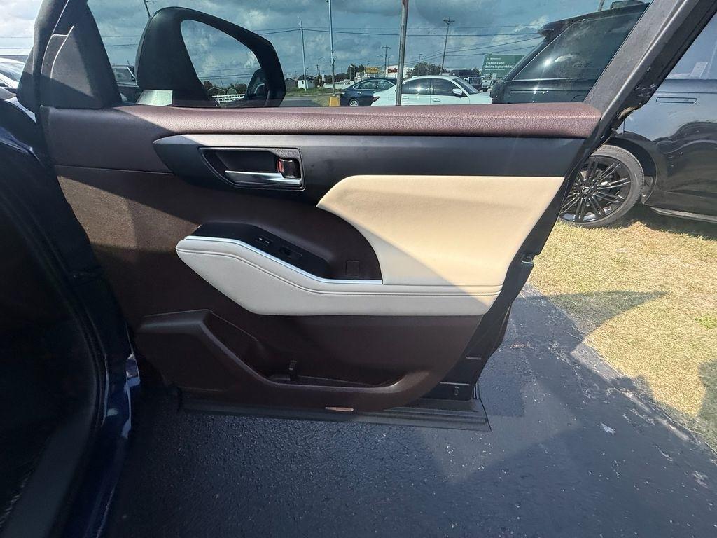 Toyota Highlander Hybrid XLE AWD 2020