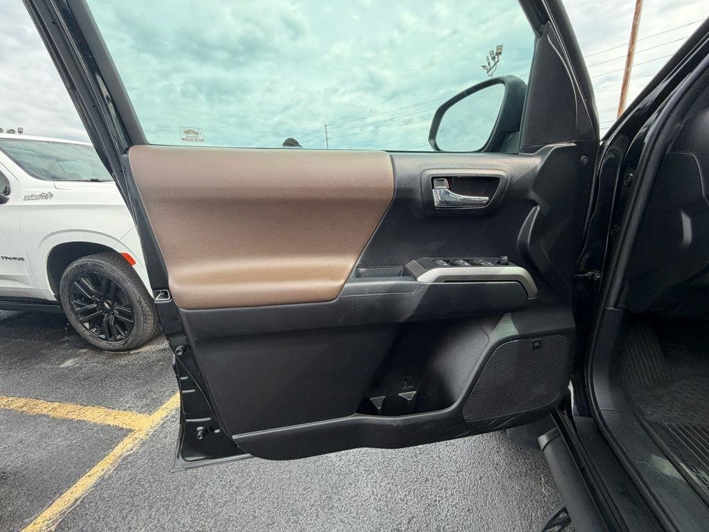 Toyota Tacoma Limited Double Cab V6 6AT 4WD 2021