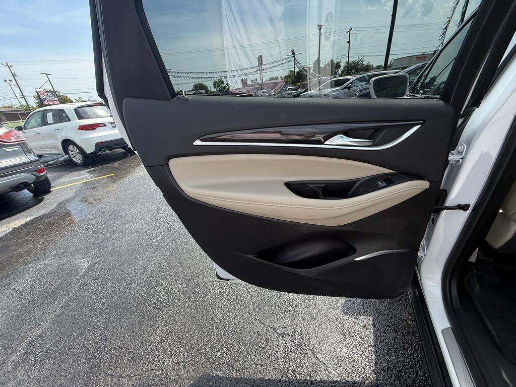 Buick Enclave Essence FWD 2018