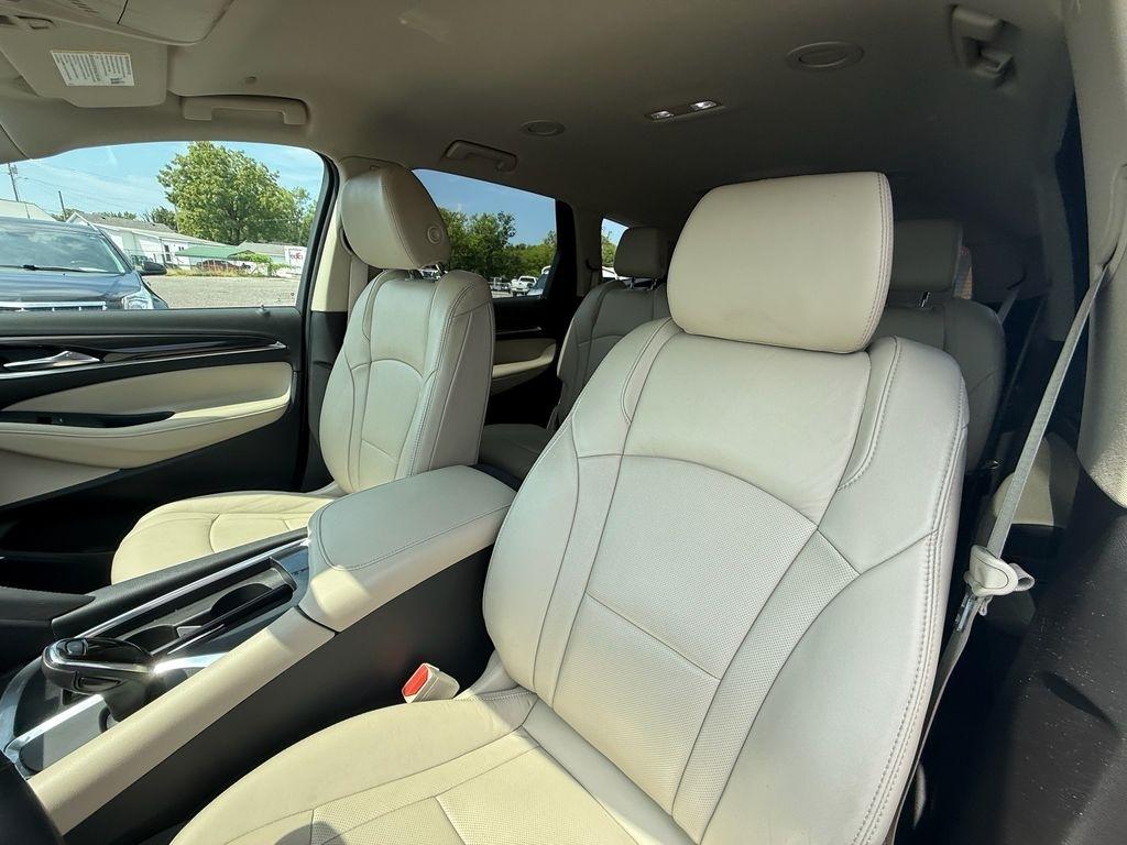 Buick Enclave Essence FWD 2018