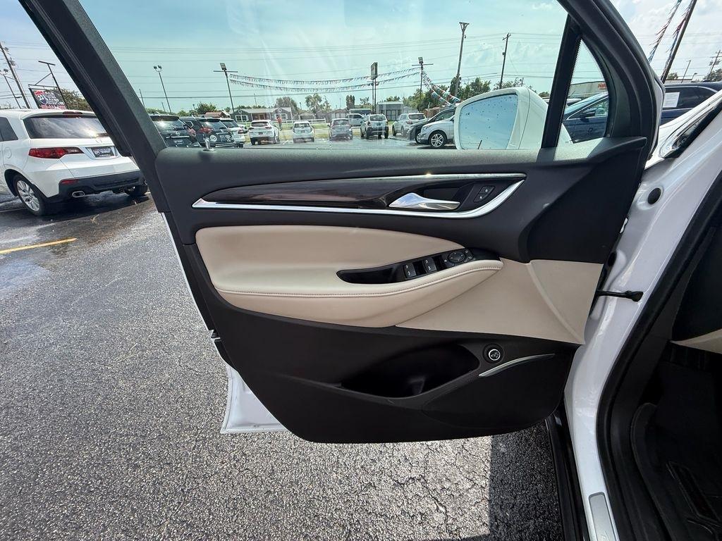 Buick Enclave Essence FWD 2018