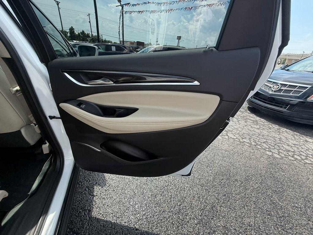 Buick Enclave Essence FWD 2018