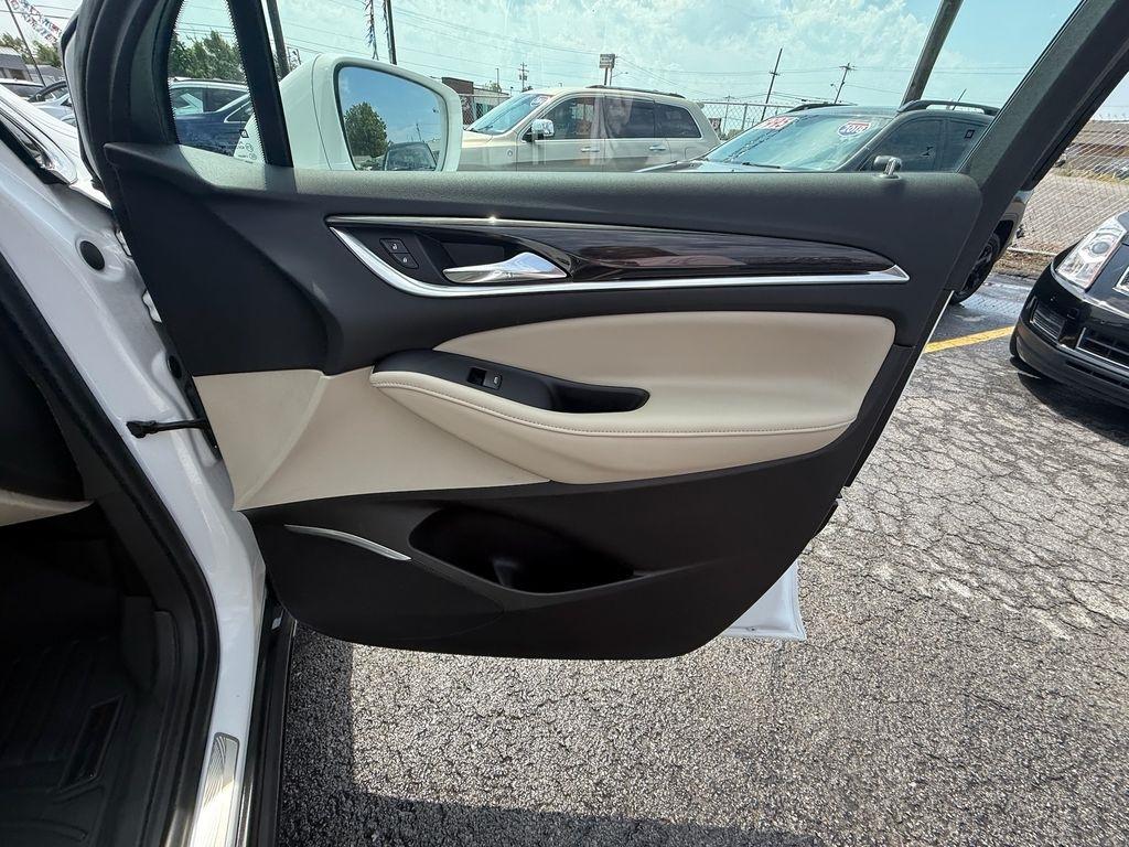 Buick Enclave Essence FWD 2018