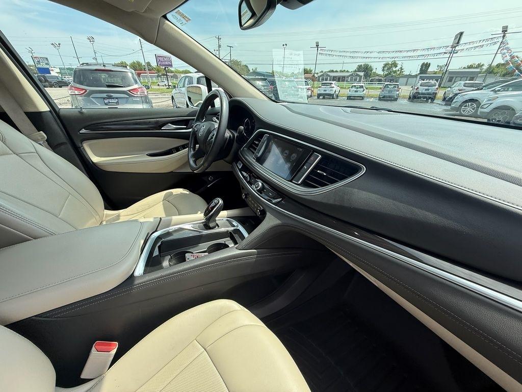 Buick Enclave Essence FWD 2018