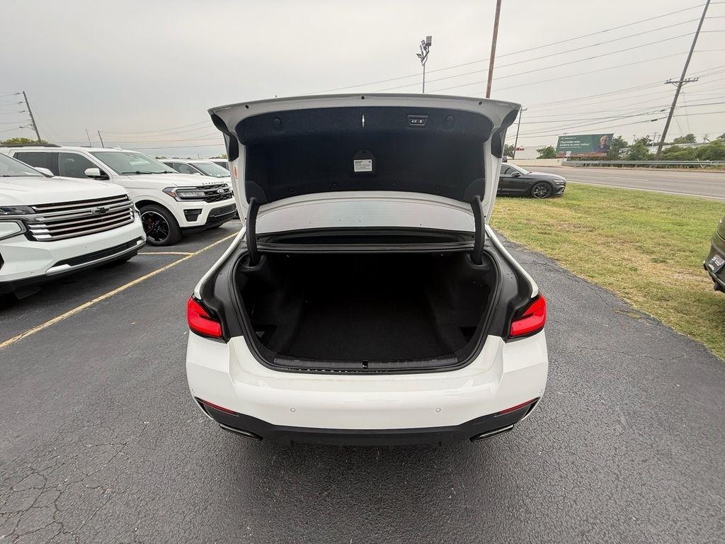 BMW 5-Series M550i xDrive 2022