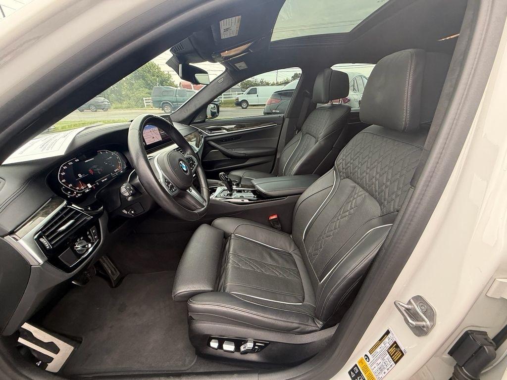 BMW 5-Series M550i xDrive 2022