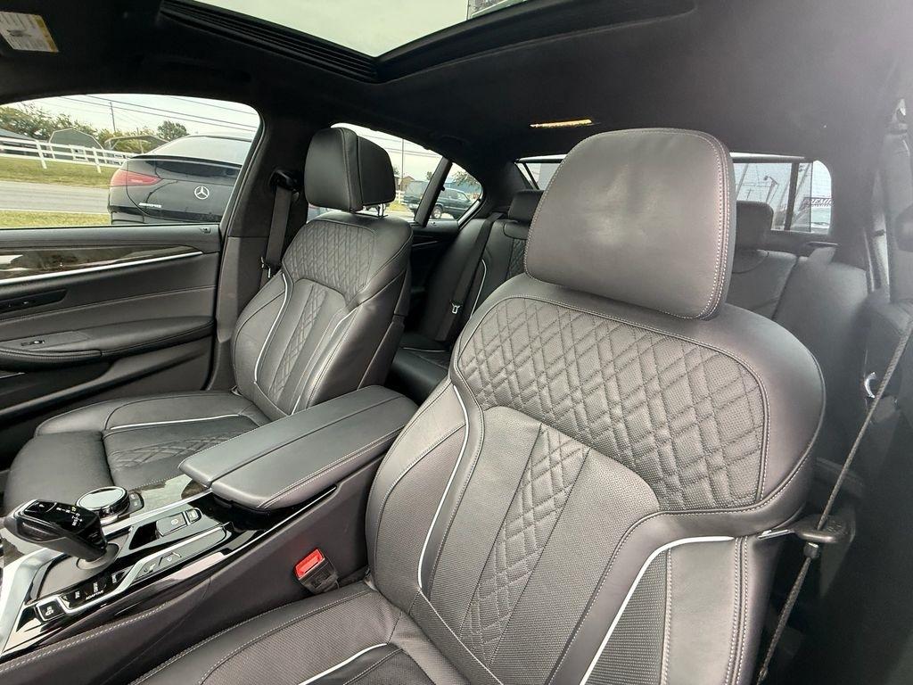 BMW 5-Series M550i xDrive 2022
