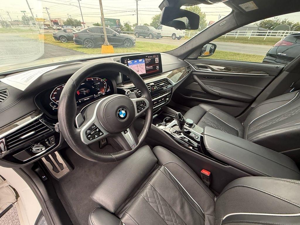 BMW 5-Series M550i xDrive 2022