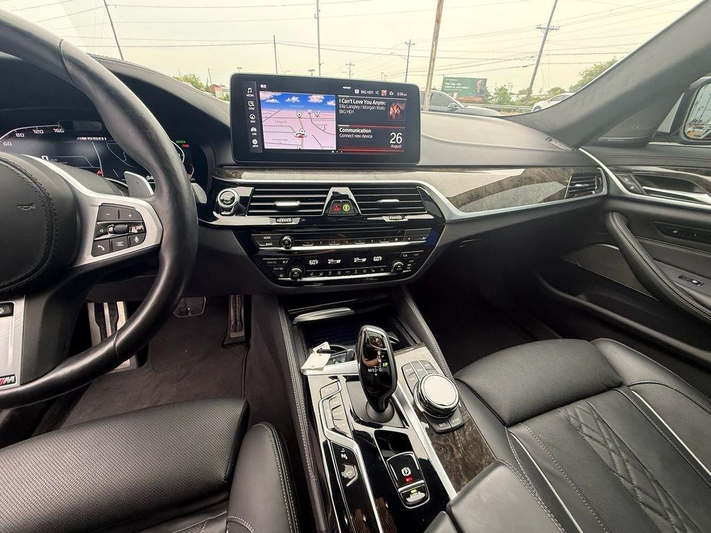 BMW 5-Series M550i xDrive 2022