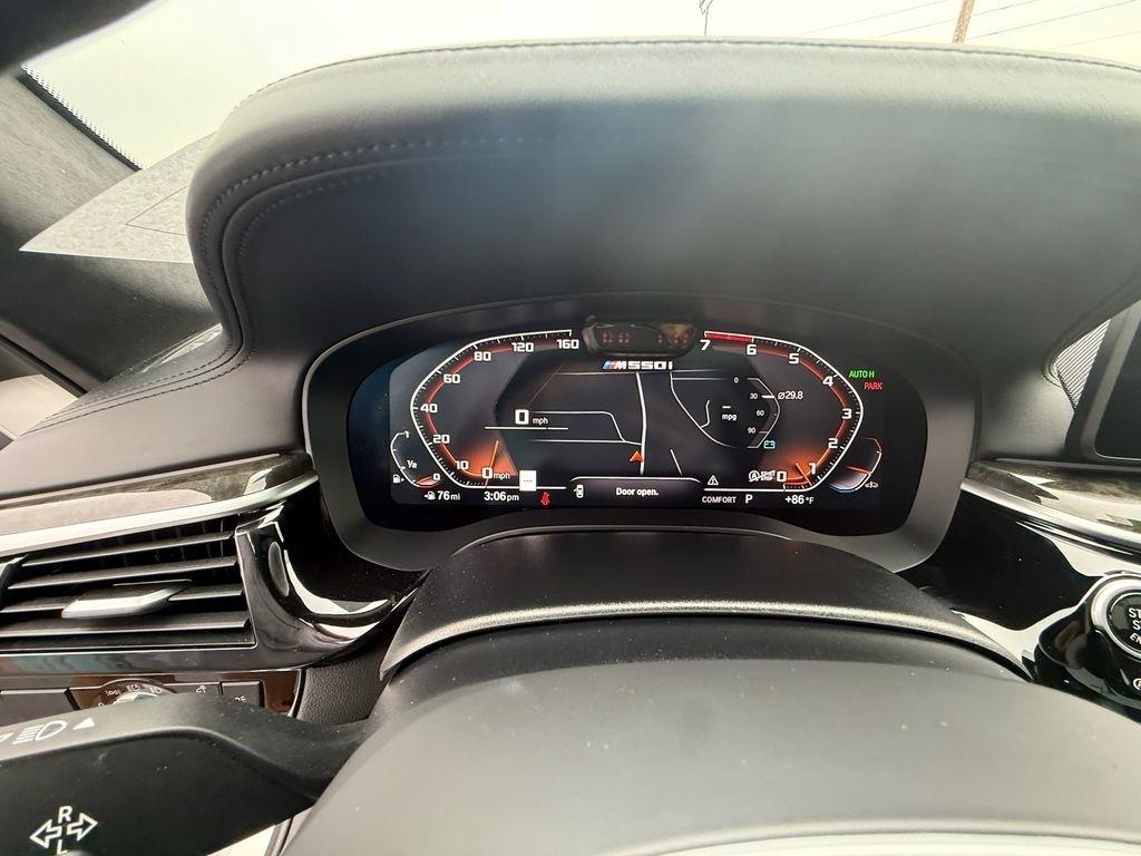 BMW 5-Series M550i xDrive 2022
