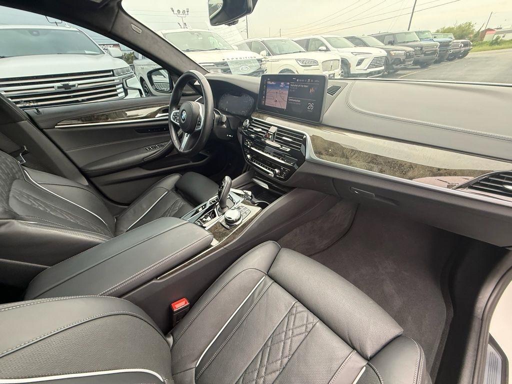 BMW 5-Series M550i xDrive 2022