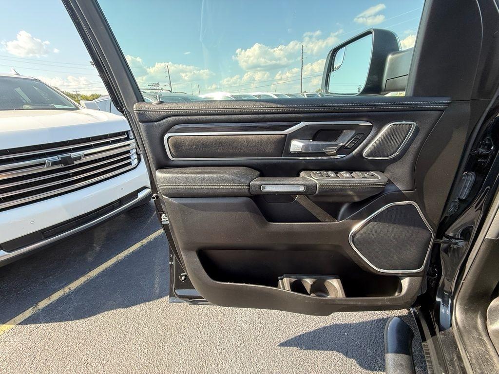 RAM 1500 Laramie Crew Cab SWB 4WD 2024