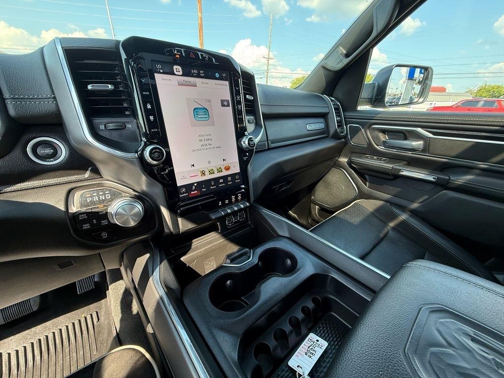 RAM 1500 Laramie Crew Cab SWB 4WD 2024