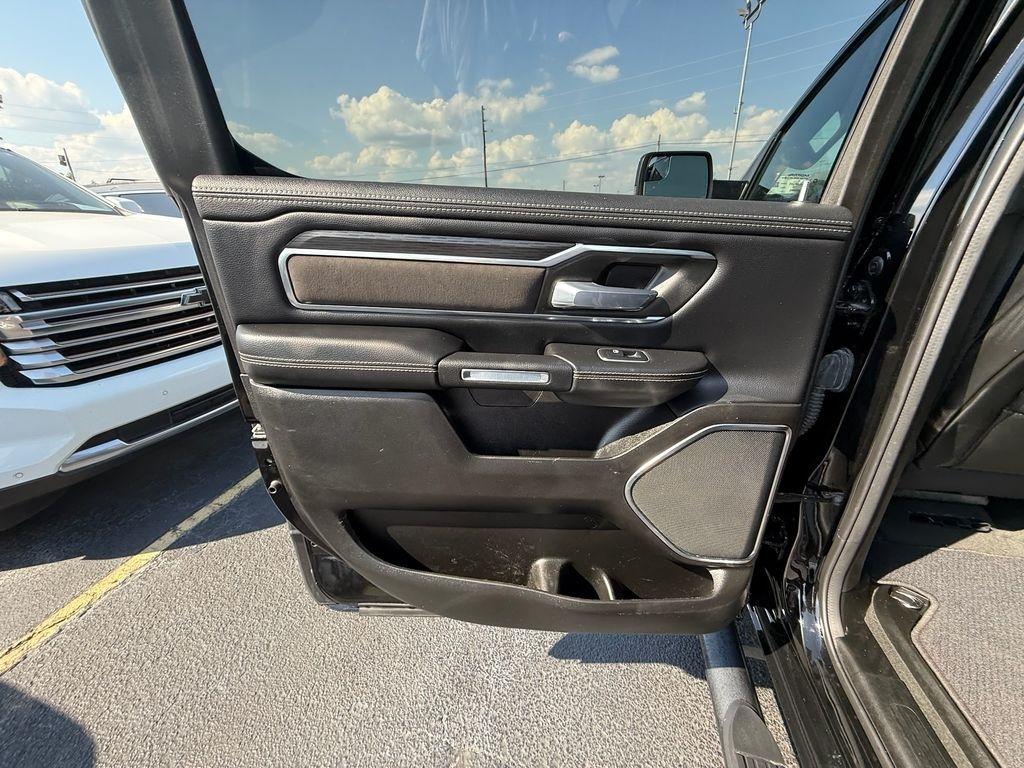RAM 1500 Laramie Crew Cab SWB 4WD 2024