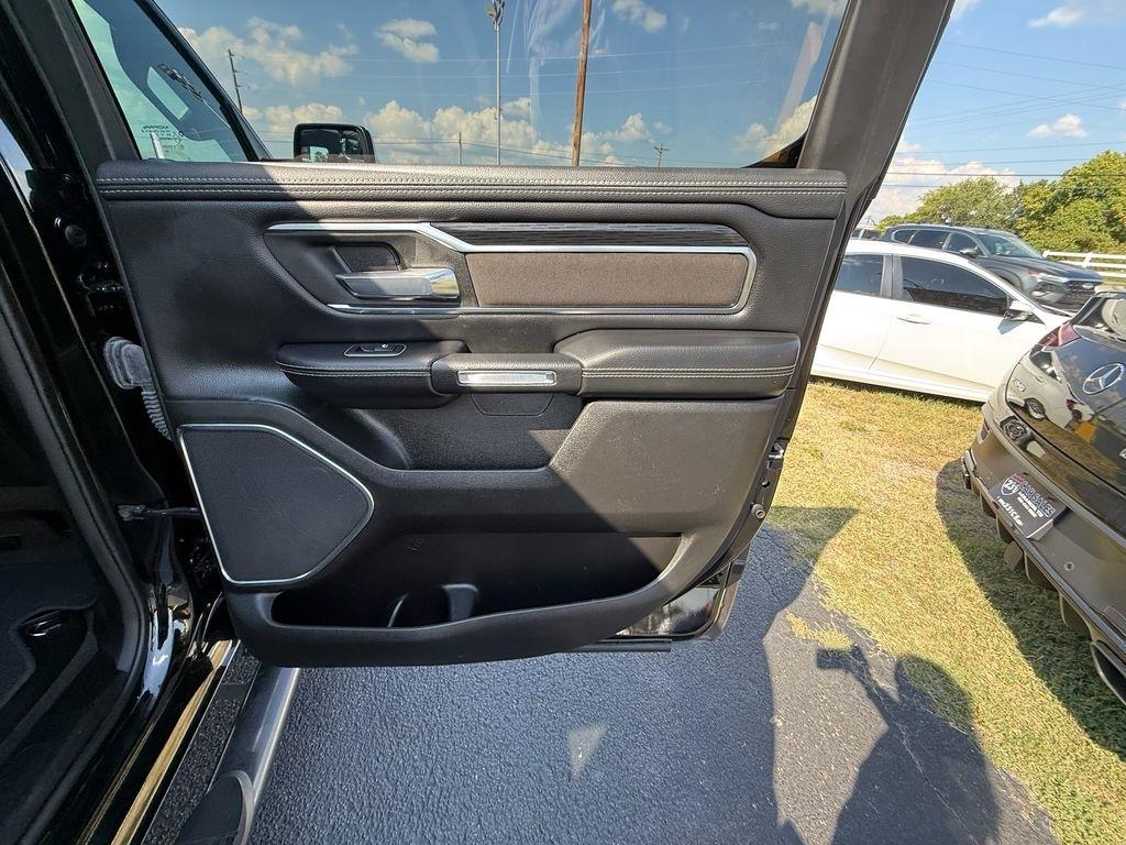 RAM 1500 Laramie Crew Cab SWB 4WD 2024