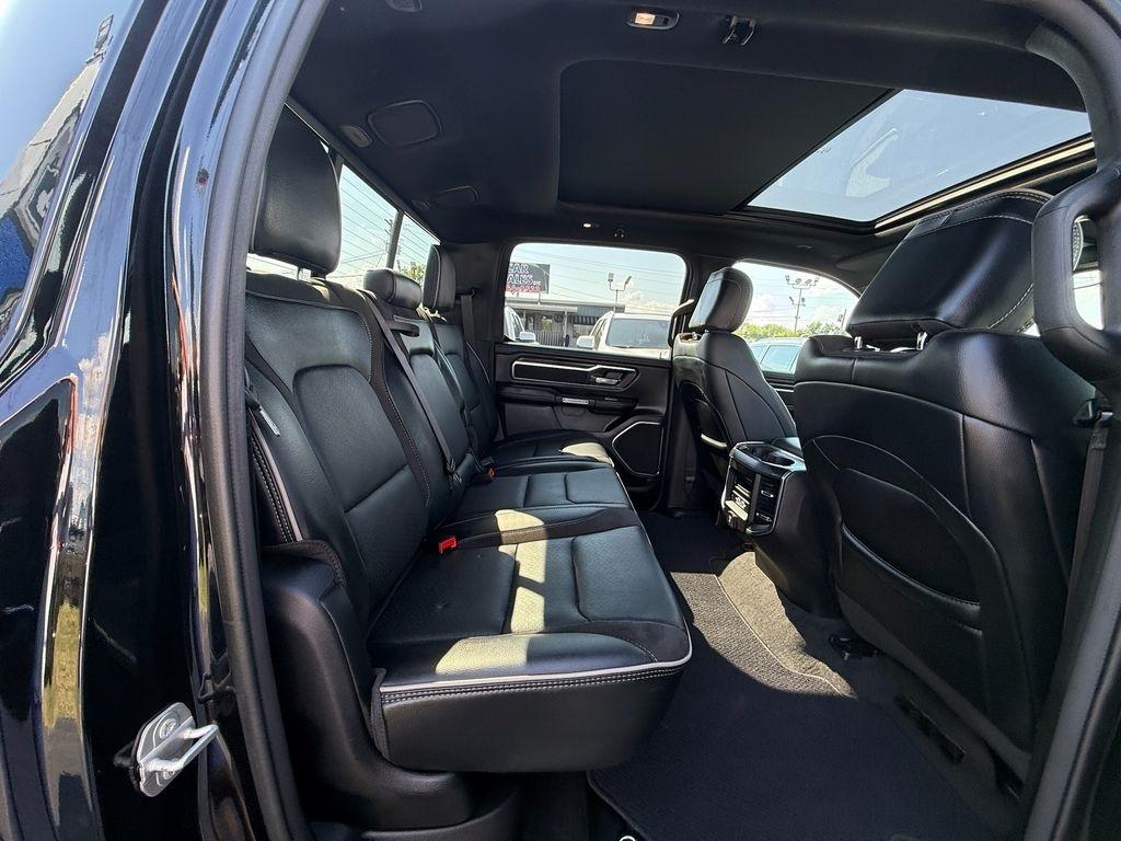 RAM 1500 Laramie Crew Cab SWB 4WD 2024