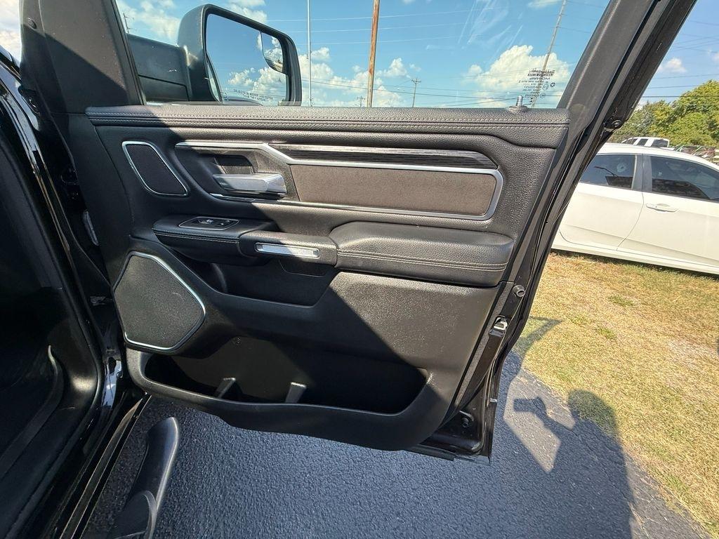 RAM 1500 Laramie Crew Cab SWB 4WD 2024