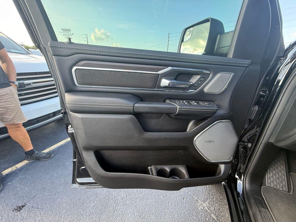 RAM 1500 Laramie Crew Cab SWB 4WD 2026