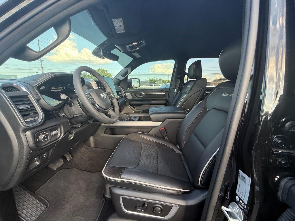 RAM 1500 Laramie Crew Cab SWB 4WD 2026