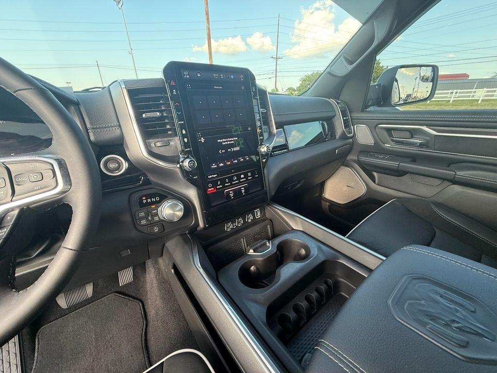 RAM 1500 Laramie Crew Cab SWB 4WD 2026