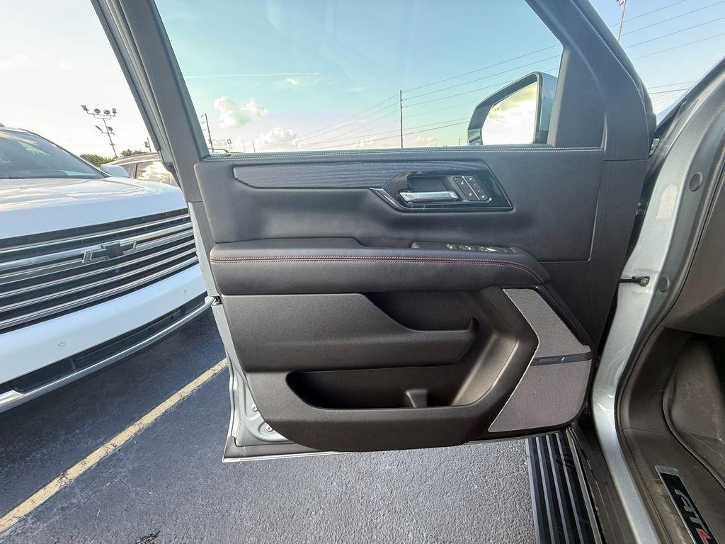 GMC Yukon AT4 Ultimate 4WD 2025