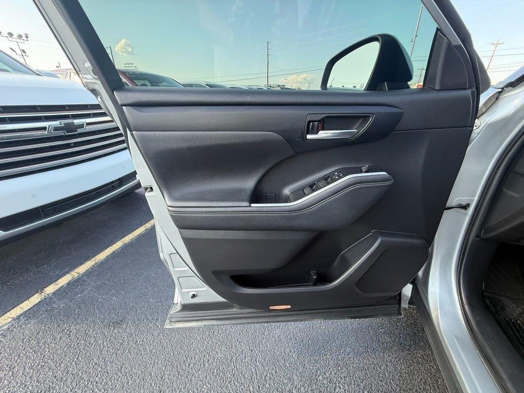 Toyota Highlander XLE Nav FWD V6 2021