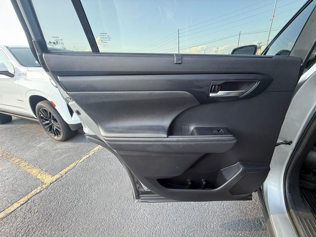 Toyota Highlander XLE Nav FWD V6 2021