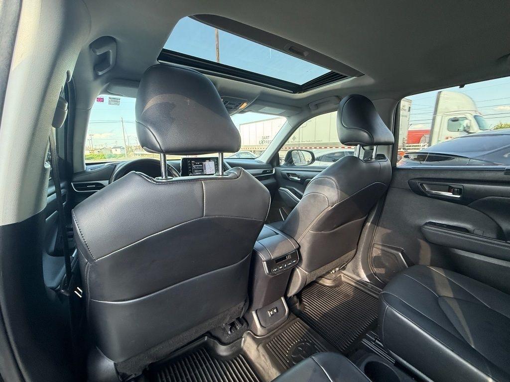 Toyota Highlander XLE Nav FWD V6 2021