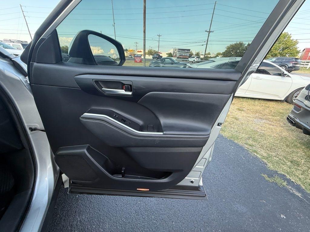 Toyota Highlander XLE Nav FWD V6 2021