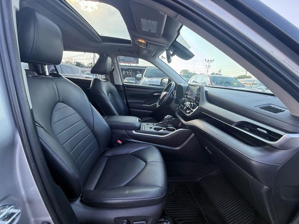 Toyota Highlander XLE Nav FWD V6 2021