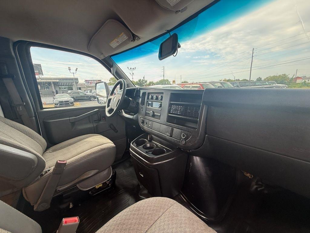 GMC Savana G3500 177 in. 2020