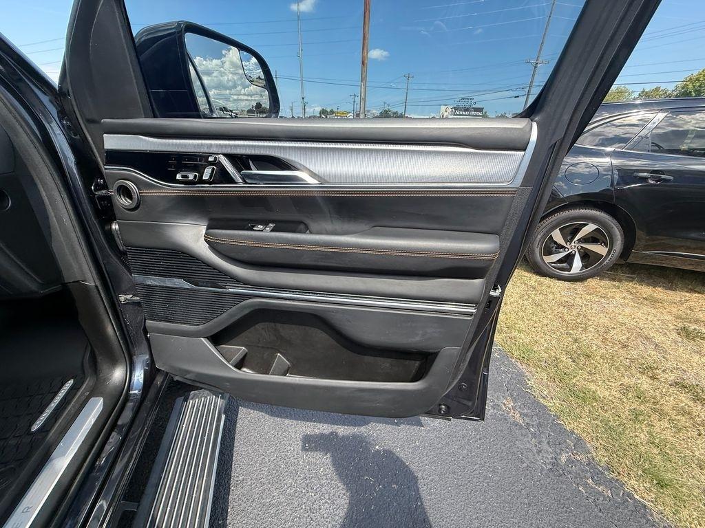 Jeep Grand Wagoneer Series III 4WD 2023