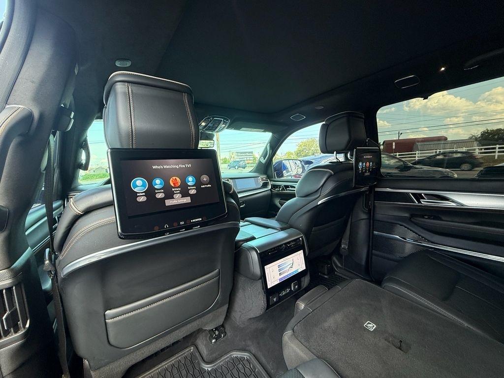 Jeep Grand Wagoneer Series III 4WD 2023