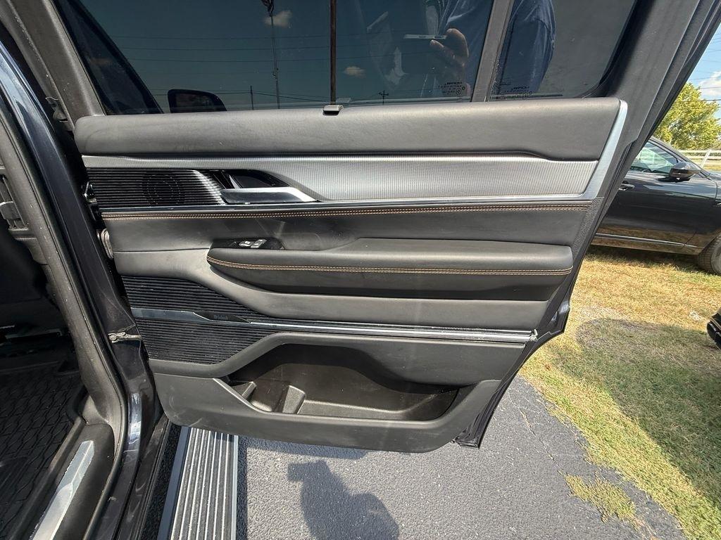 Jeep Grand Wagoneer Series III 4WD 2023