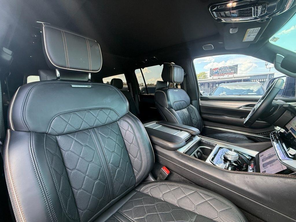 Jeep Grand Wagoneer Series III 4WD 2023
