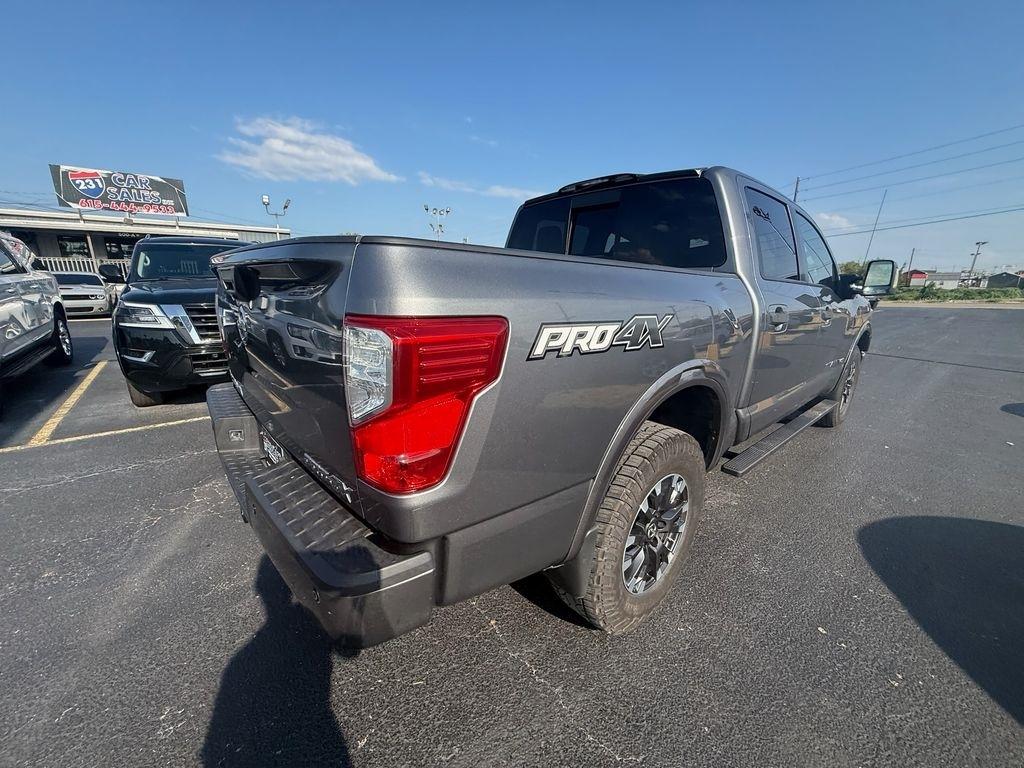 Nissan Titan PRO-4X Crew Cab 4WD 2019
